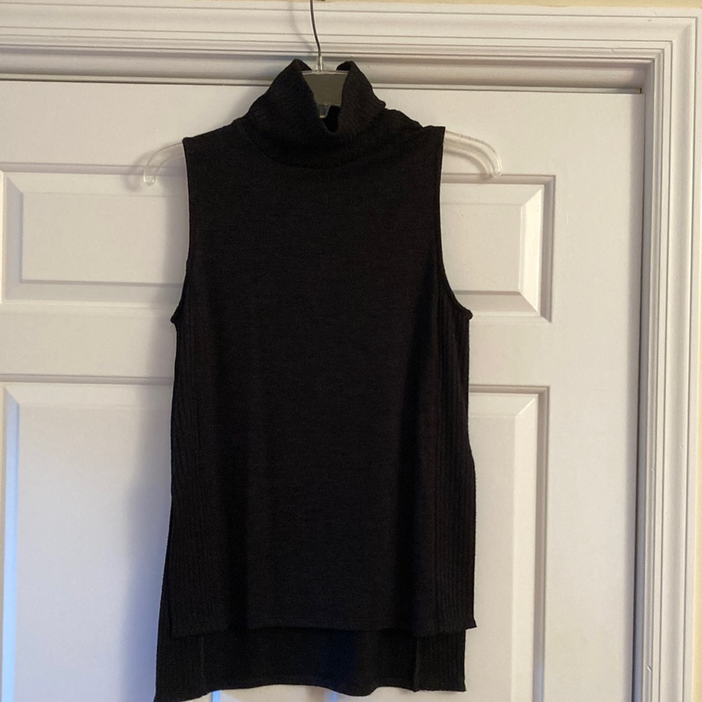 Banana Republic black sleeveless turtleneck